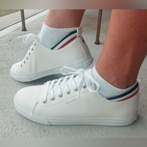 NWT TOMMY HILFIGER TENNIS SNEAKERS